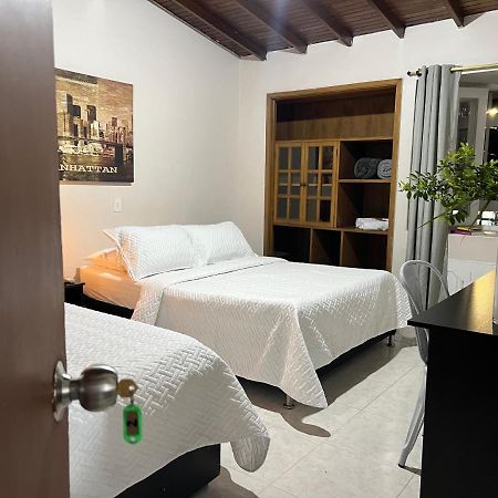 New Memphis Hostal メデジン エクステリア 写真