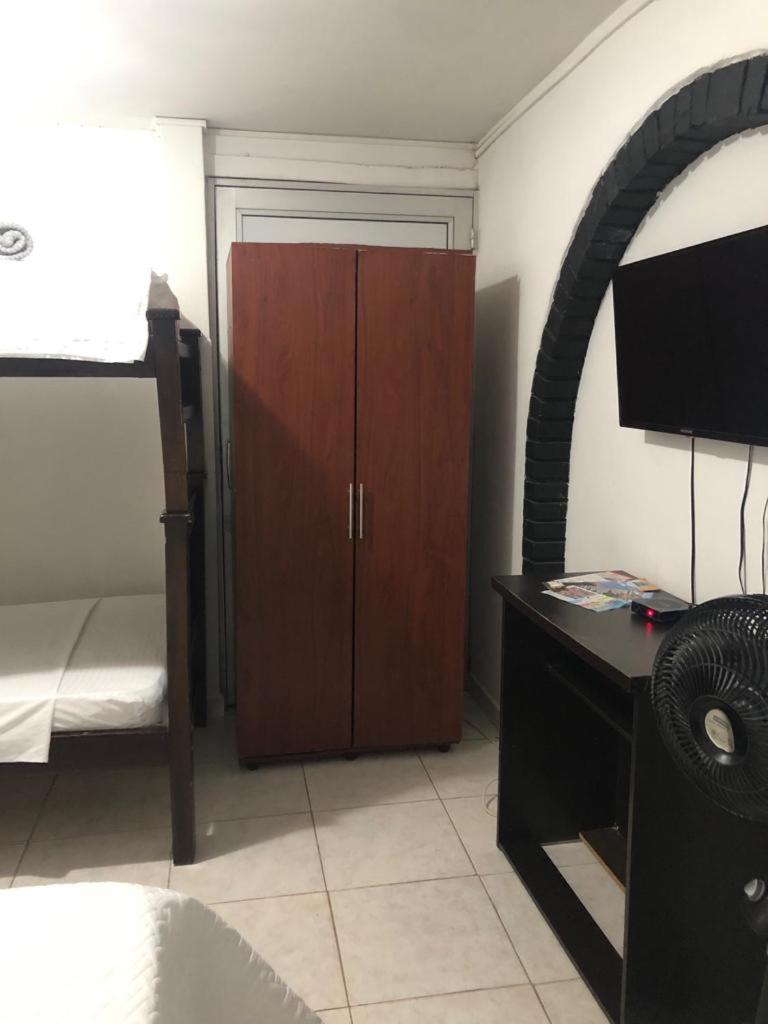 New Memphis Hostal メデジン エクステリア 写真