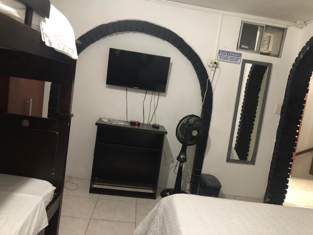 New Memphis Hostal メデジン エクステリア 写真