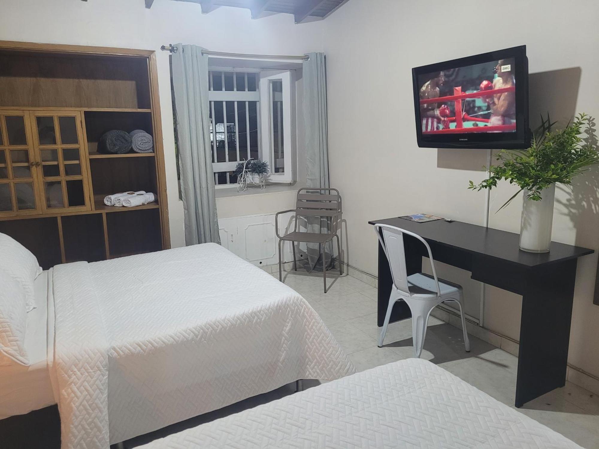 New Memphis Hostal メデジン エクステリア 写真